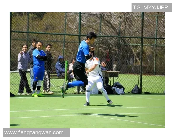 足球飞铲的艺术与风险探讨如何在比赛中平衡激情与安全